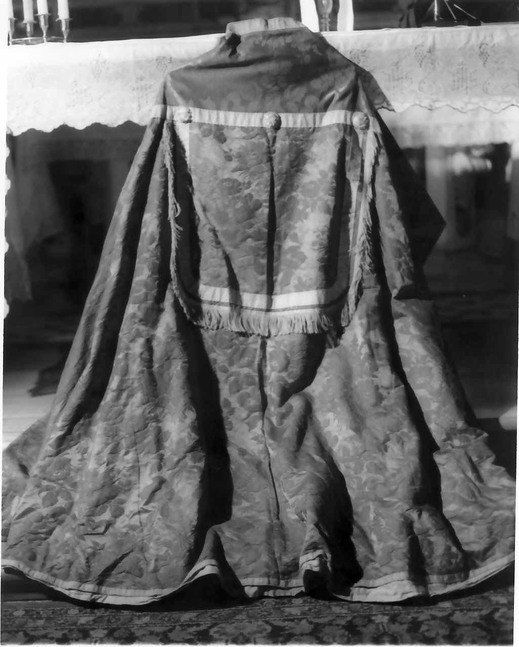 piviale - manifattura calabrese (fine/inizio secc. XVIII/ XIX)