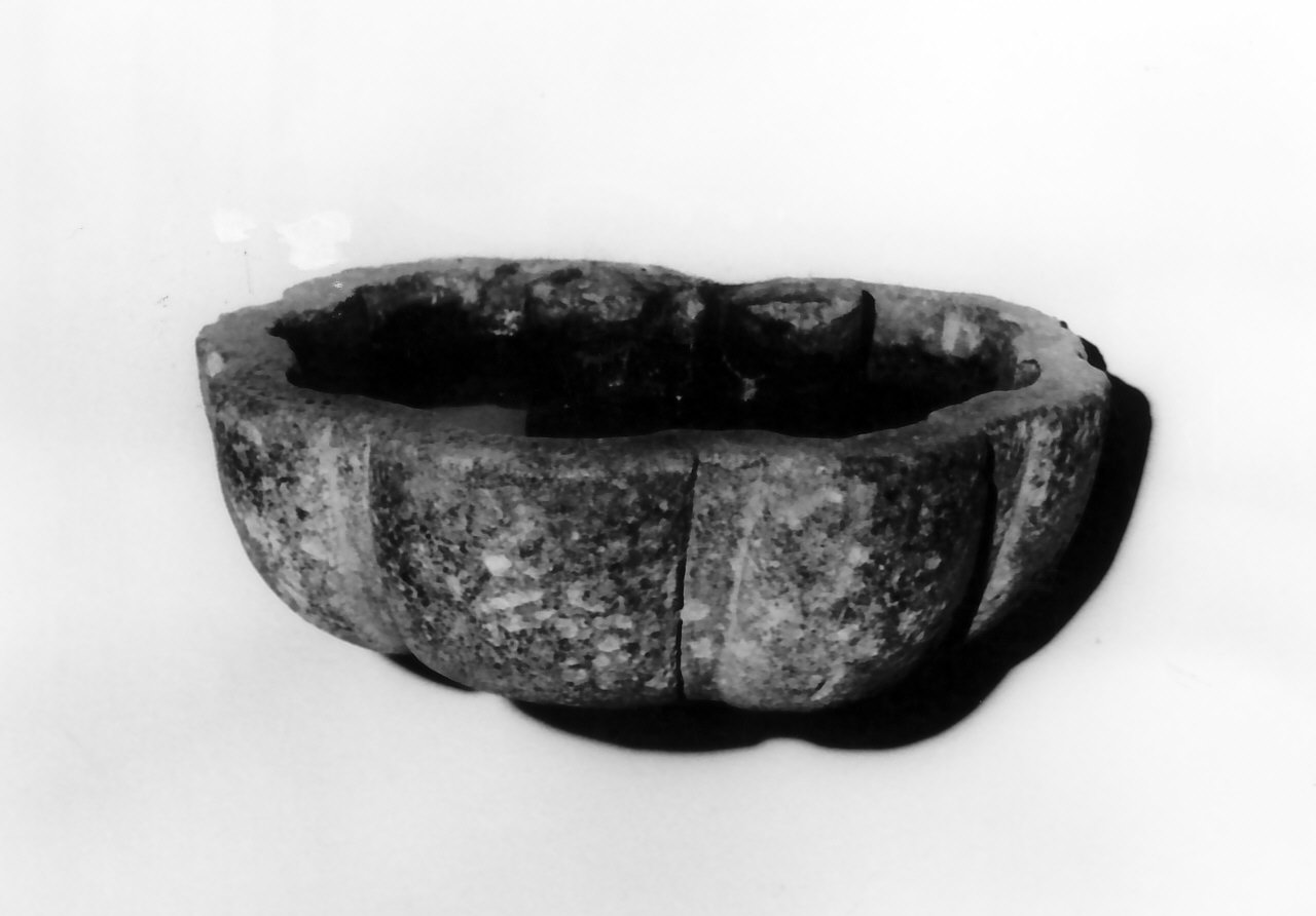 acquasantiera da parete - bottega Italia meridionale (sec. XIX)