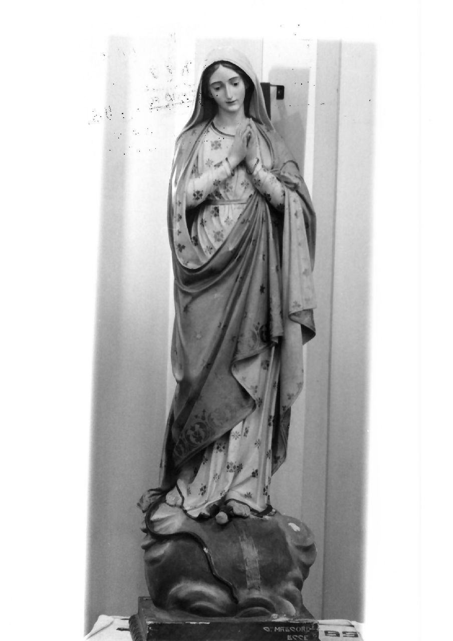 Madonna Immacolata (statua) di Malecore Giuseppe (sec. XX)