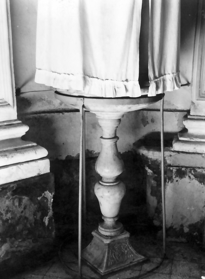 acquasantiera, opera isolata - bottega calabrese (sec. XVII)