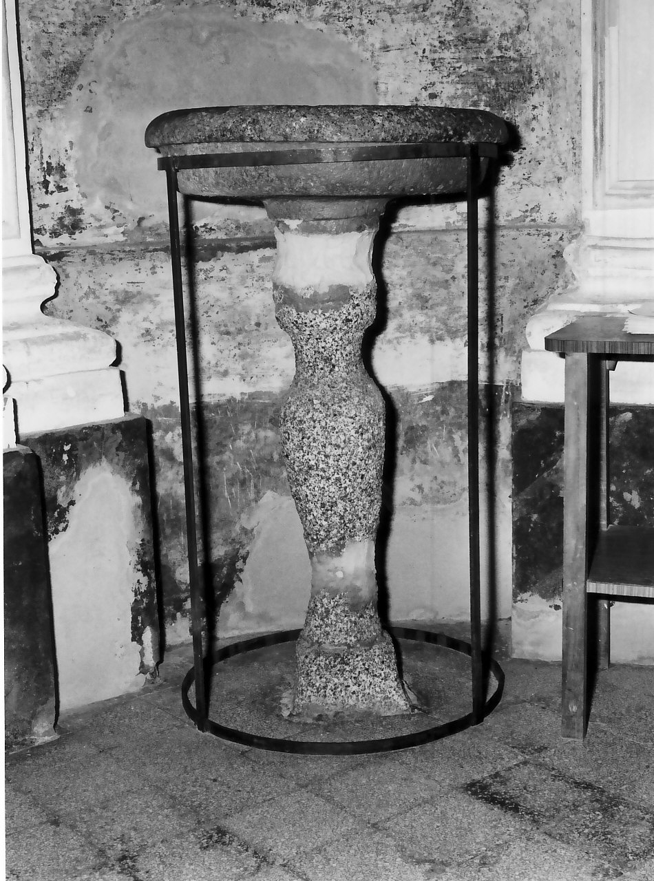 acquasantiera - a fusto, opera isolata - bottega calabrese (sec. XVIII)