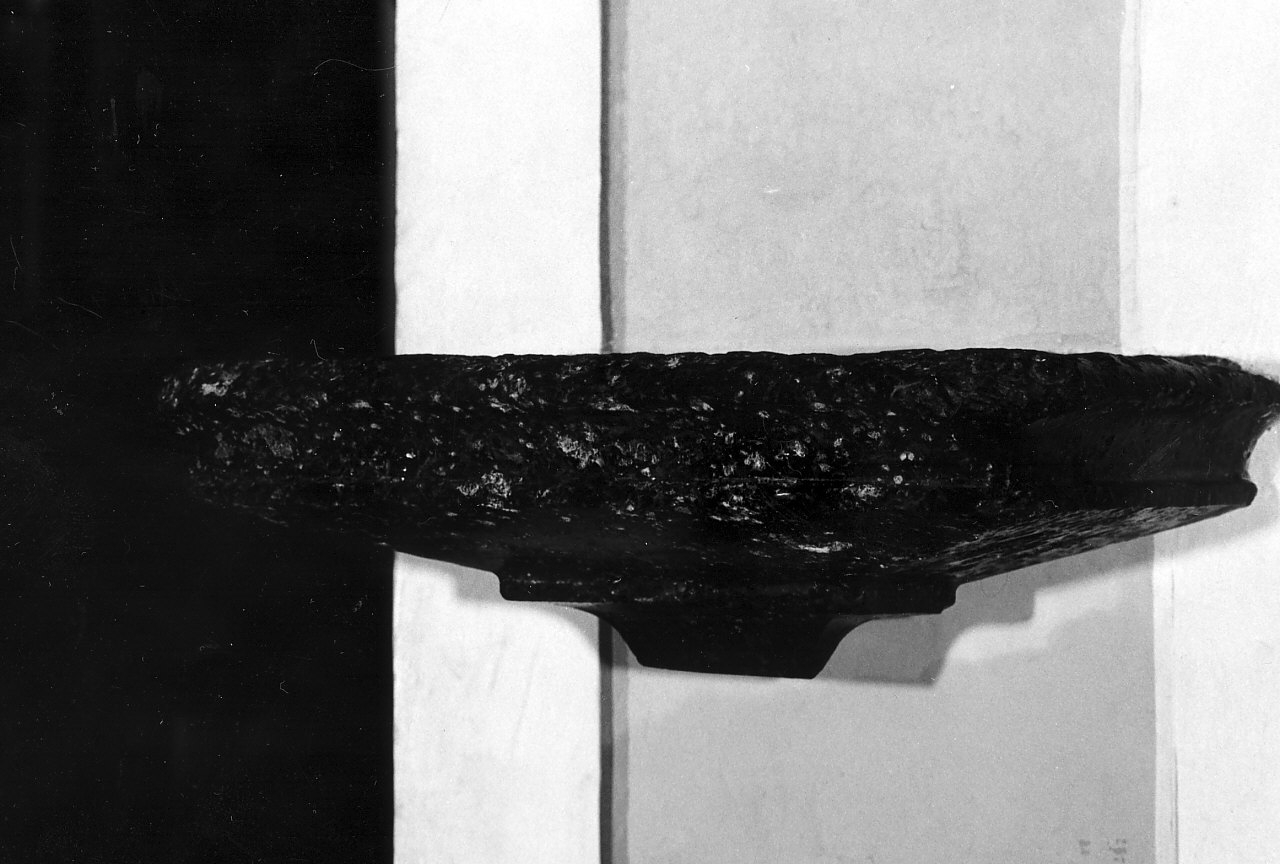 acquasantiera da parete, coppia - bottega calabrese (sec. XVIII)