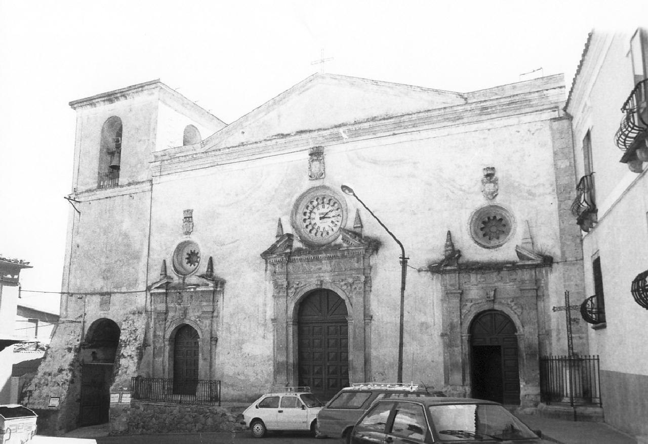 portale maggiore, opera isolata - bottega Italia meridionale (fine/inizio secc. XVI/ XVII)
