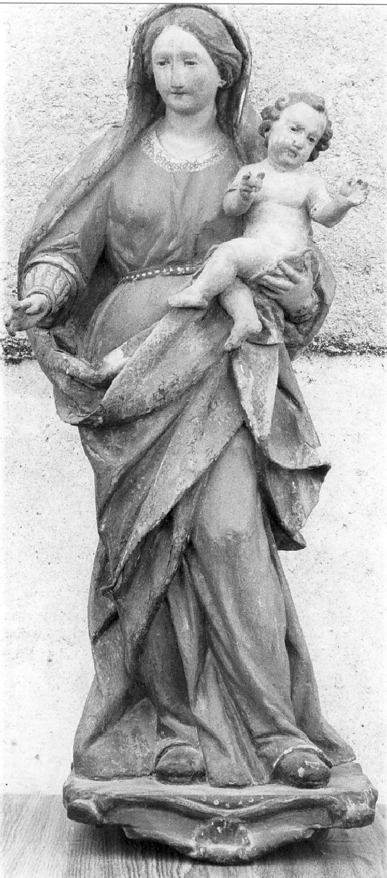 Madonna con Bambino (statua, opera isolata) - bottega Italia meridionale (sec. XVIII)