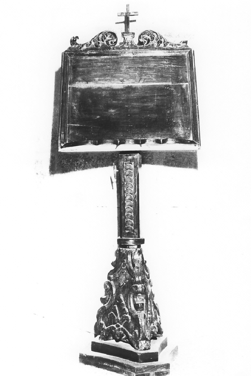 leggio a fusto, opera isolata - bottega Italia meridionale (seconda metà sec. XVII)