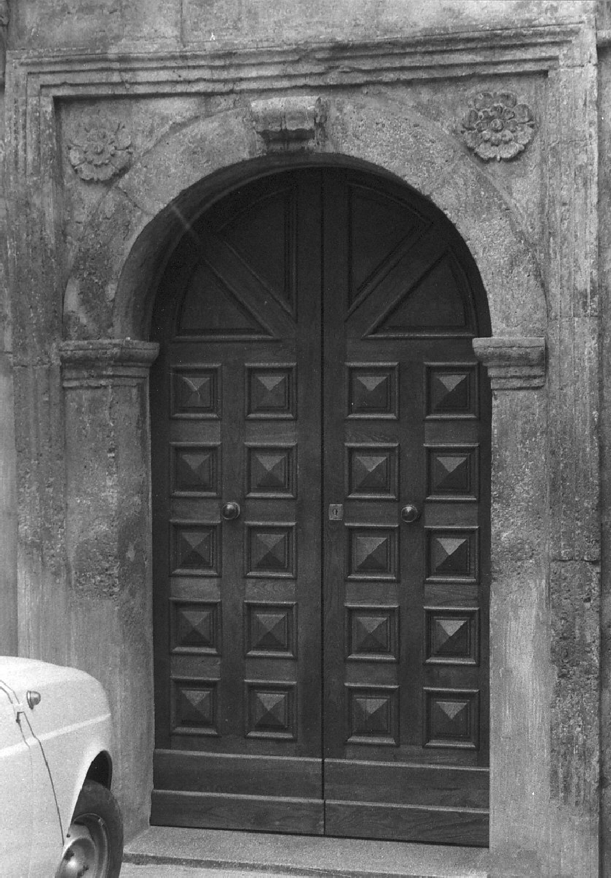 portale, opera isolata - bottega Italia meridionale (sec. XVII)