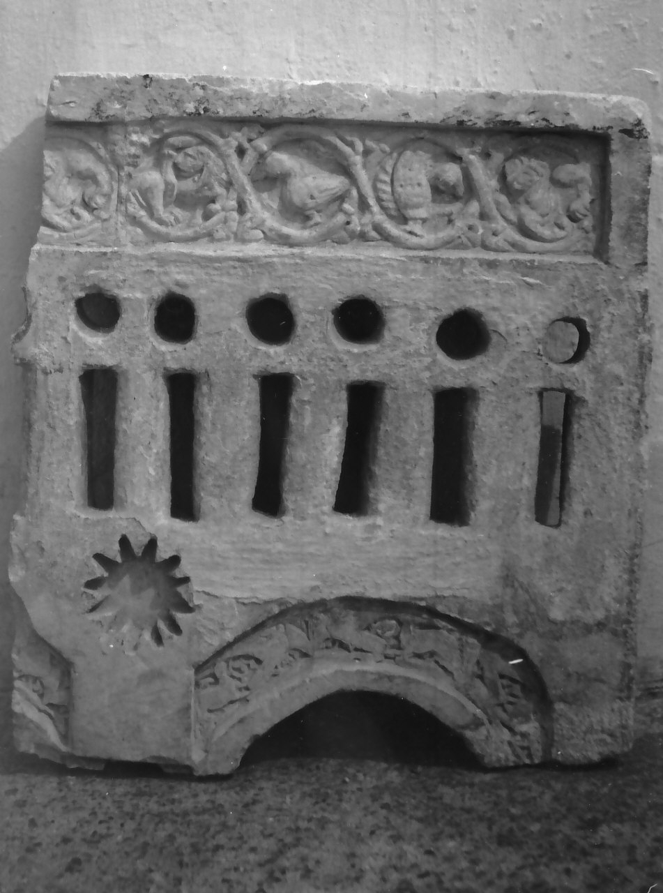 balaustrata, frammento - bottega calabrese (sec. XV)