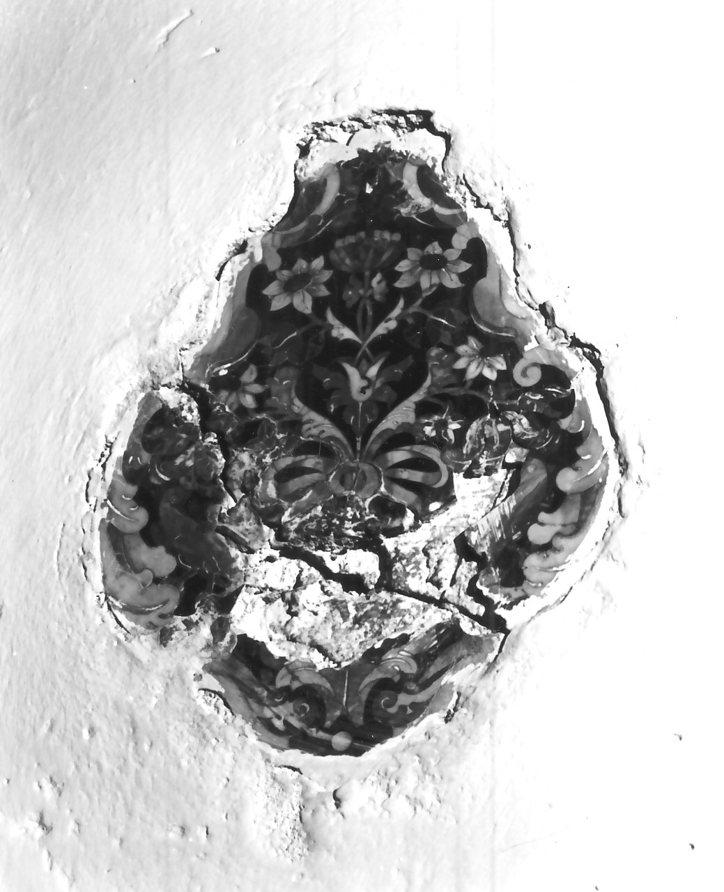 medaglione ornamentale, coppia - bottega Italia meridionale (sec. XVIII)