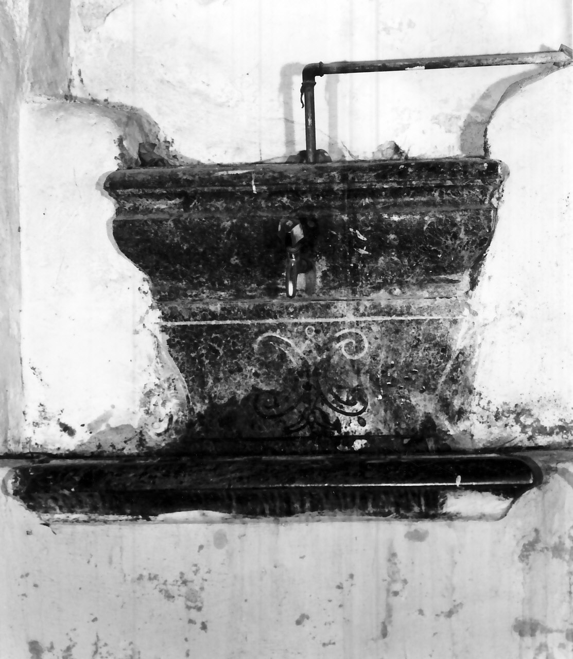 fonte battesimale, opera isolata - bottega Italia meridionale (sec. XVIII)