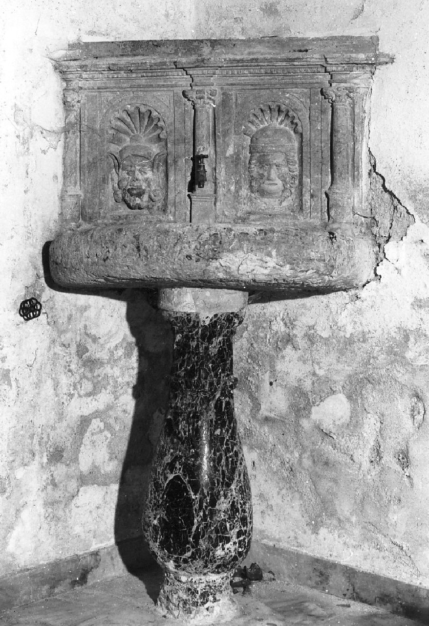 lavabo, opera isolata - bottega Italia meridionale (sec. XVII)