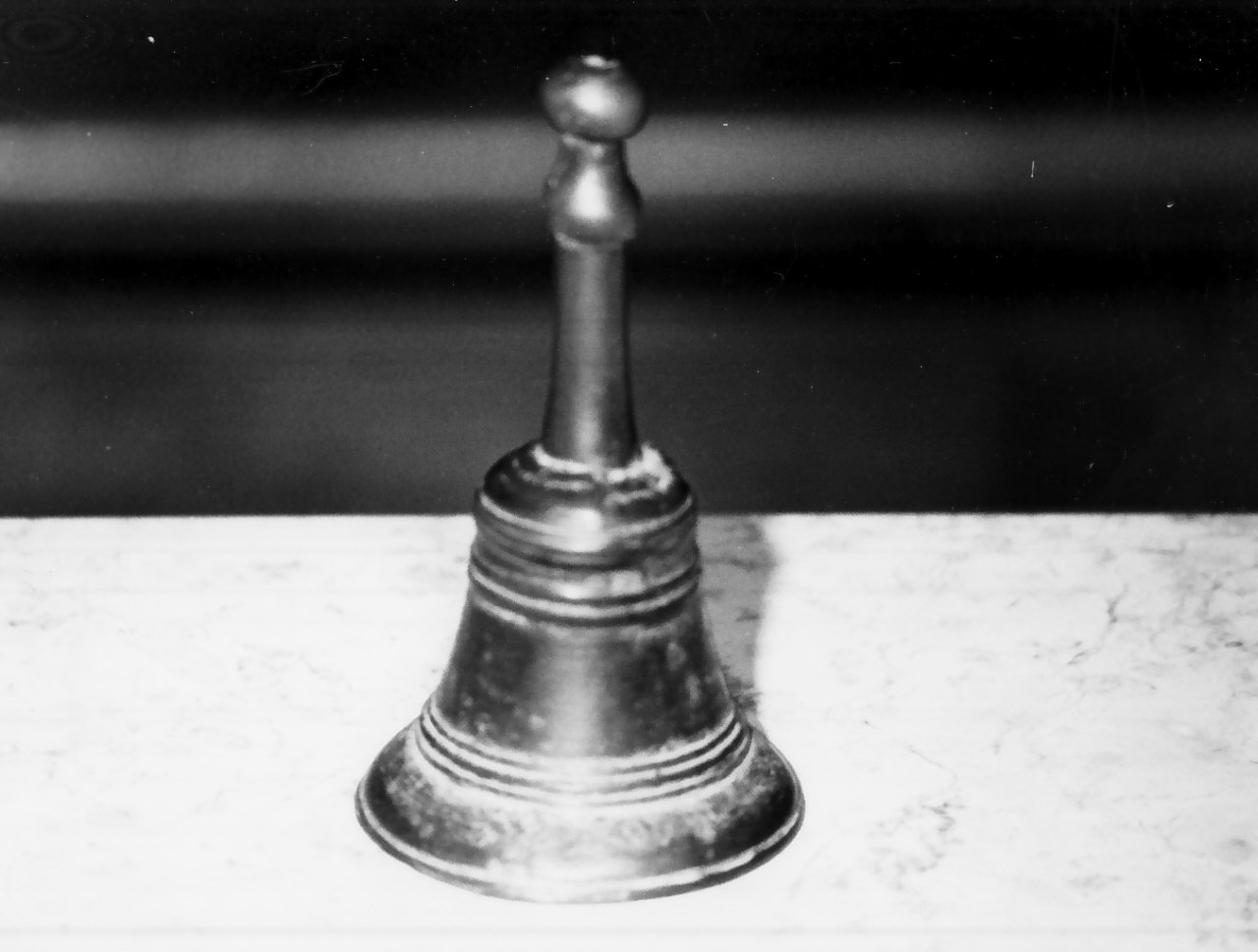 campana, opera isolata - bottega Italia meridionale (sec. XVI)