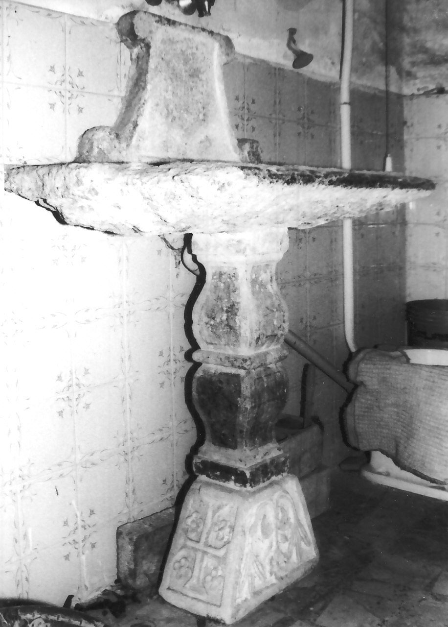lavabo da sacrestia, opera isolata - bottega Italia meridionale (fine/inizio secc. XVII/ XVIII)