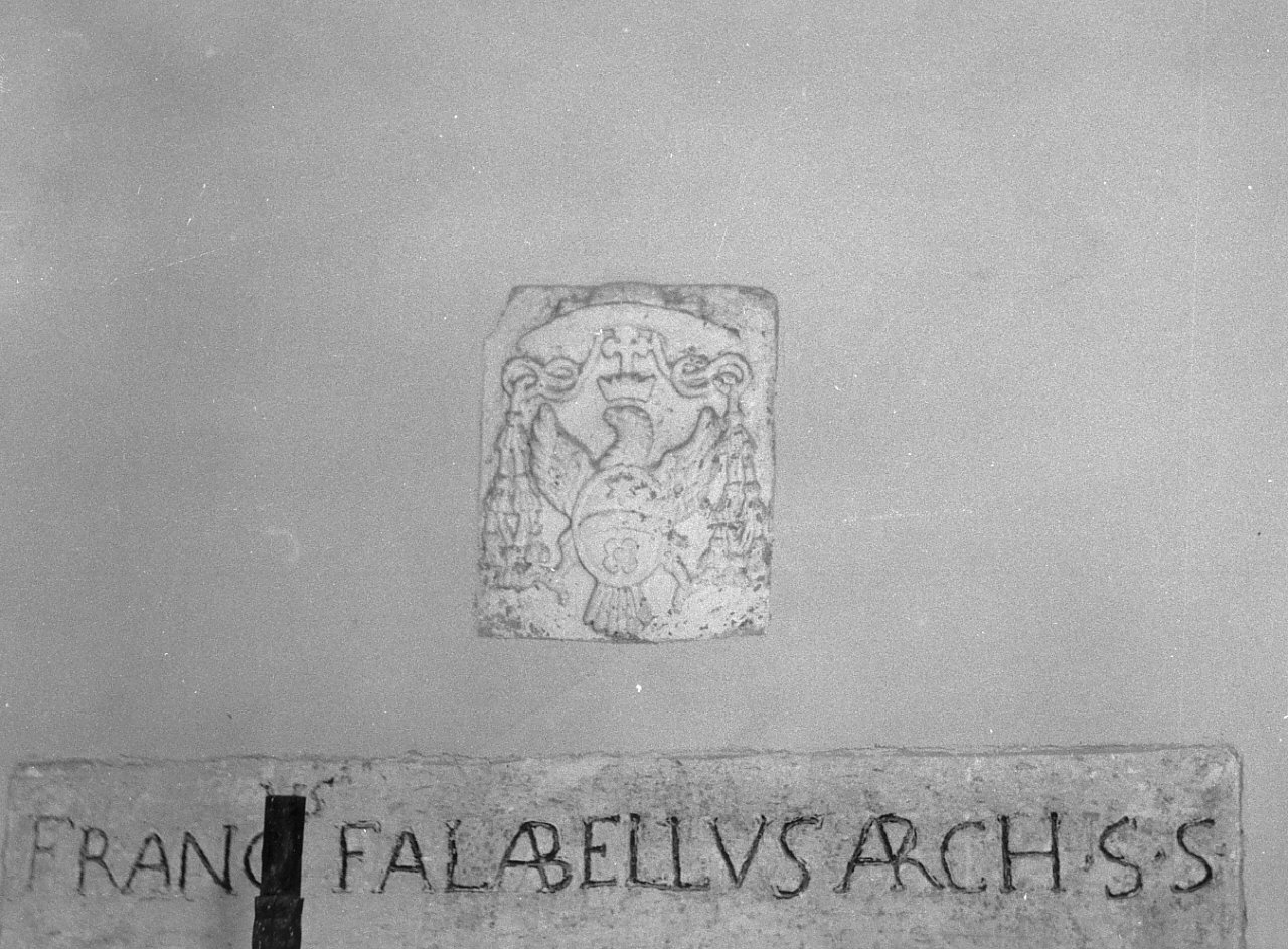 stemma vescovile (decorazione plastica, opera isolata) - bottega calabrese (sec. XVII)