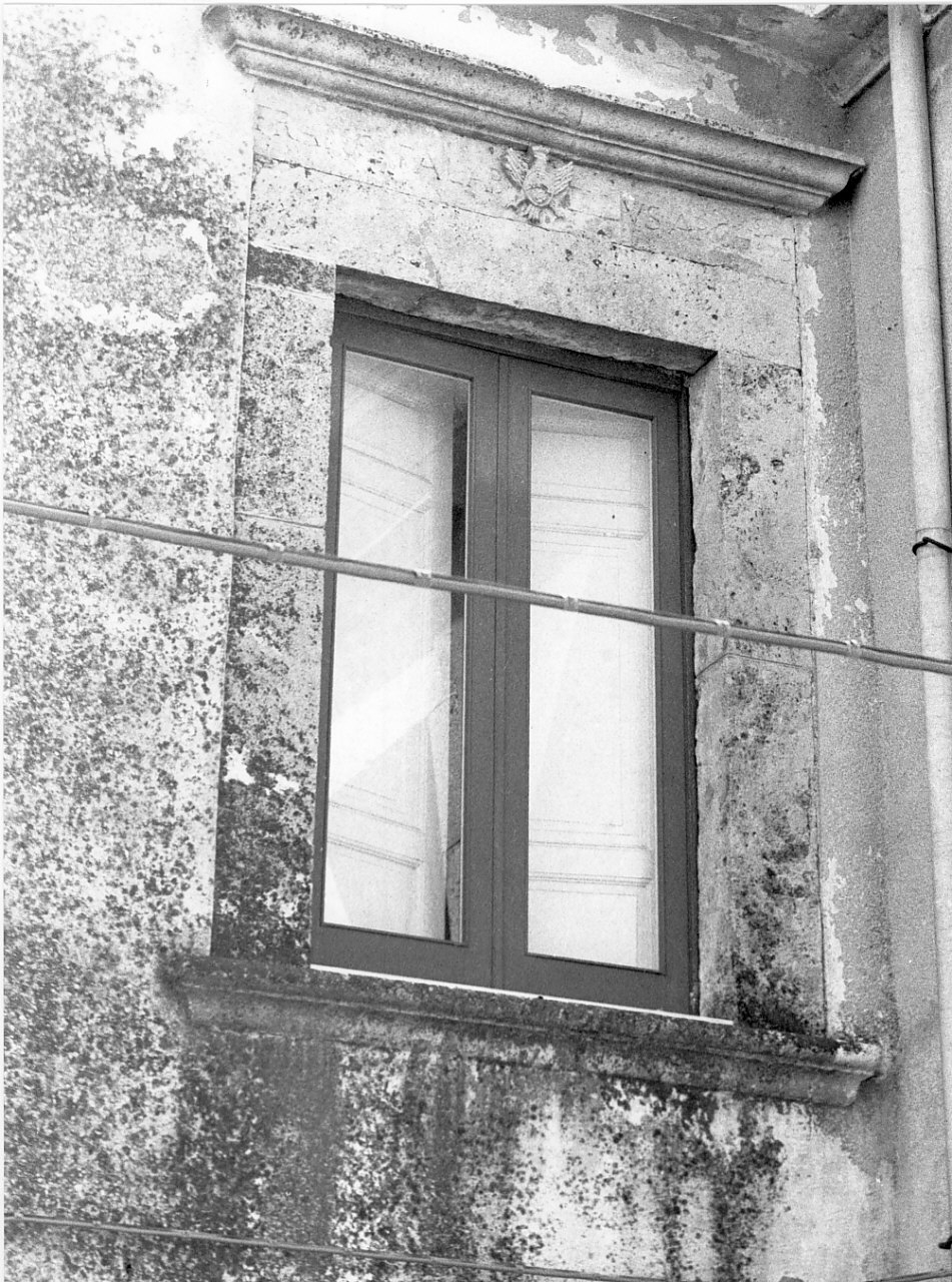 stemma vescovile (decorazione plastica, opera isolata) - bottega Italia meridionale (sec. XVII)