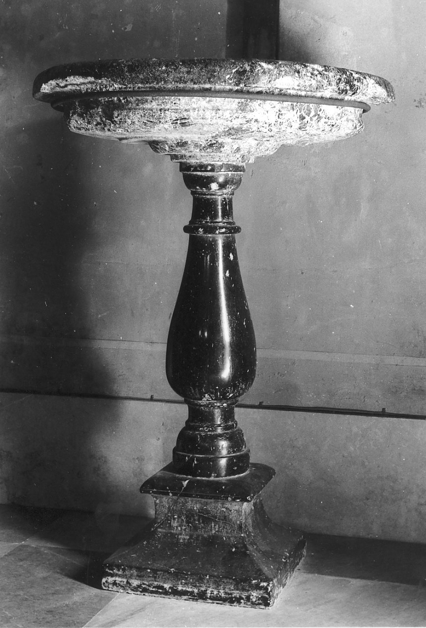 acquasantiera - a fusto, opera isolata - bottega Italia meridionale (sec. XVIII)