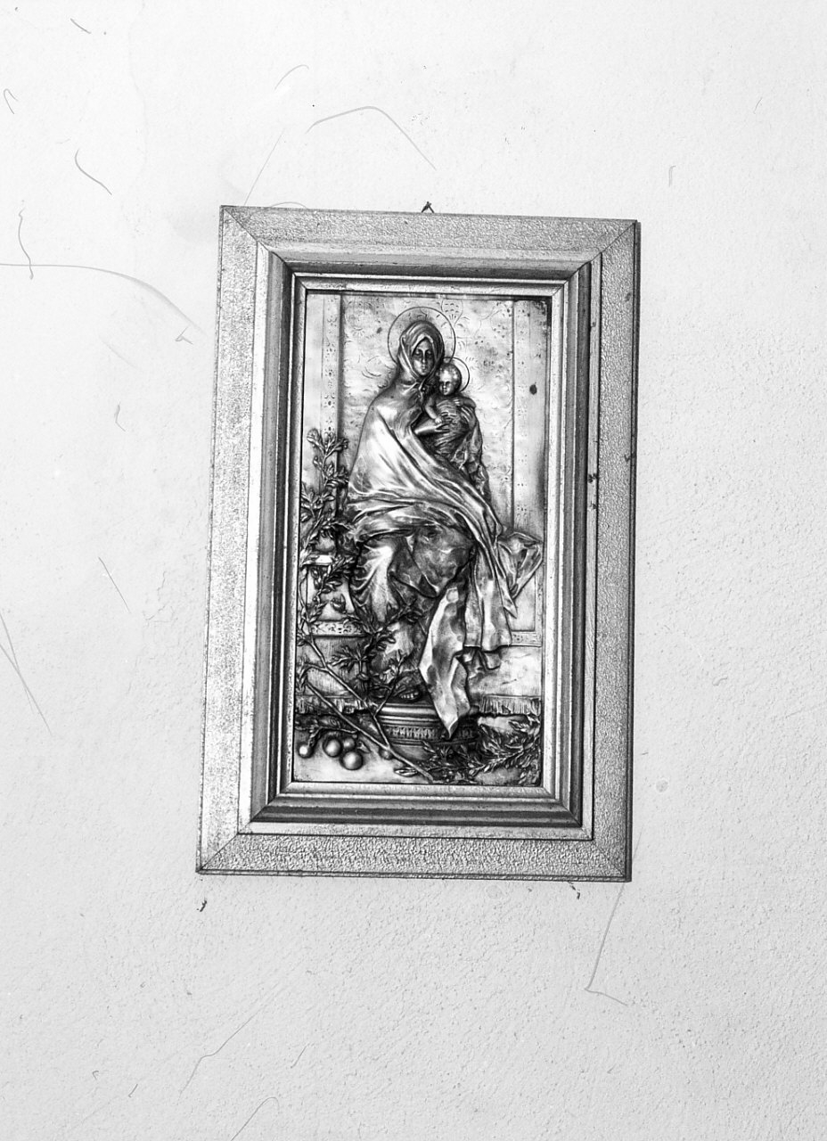 Madonna con Bambino (rilievo, opera isolata) - bottega calabrese (sec. XX)