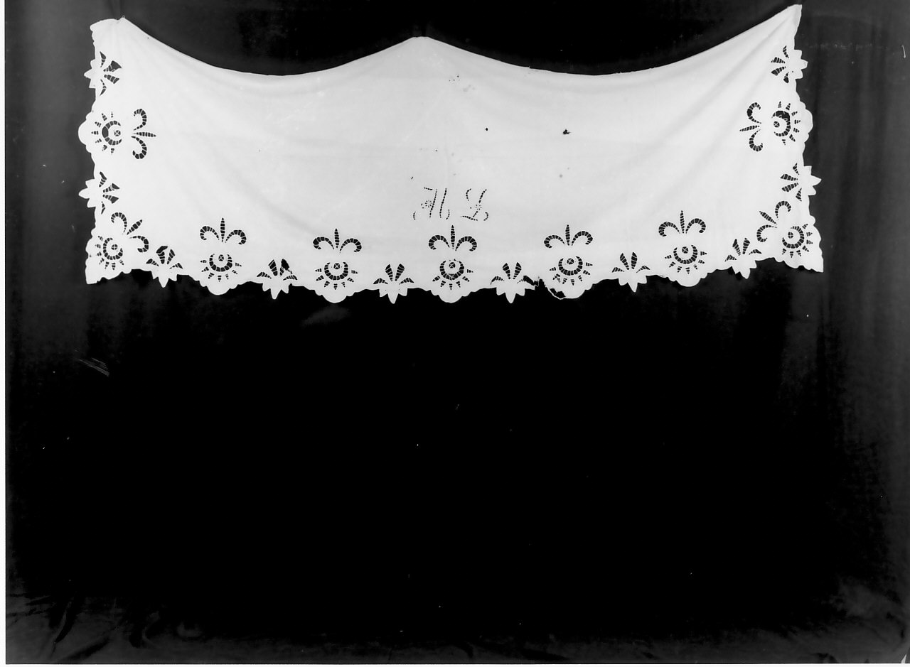 tovaglia d'altare - manifattura calabrese (primo quarto sec. XX)