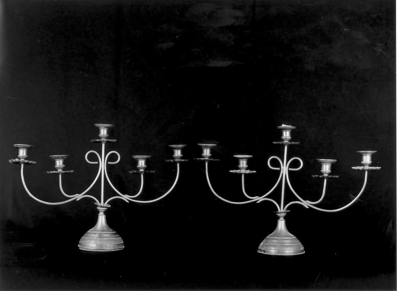 candelabro, serie - bottega calabrese (primo quarto sec. XX)