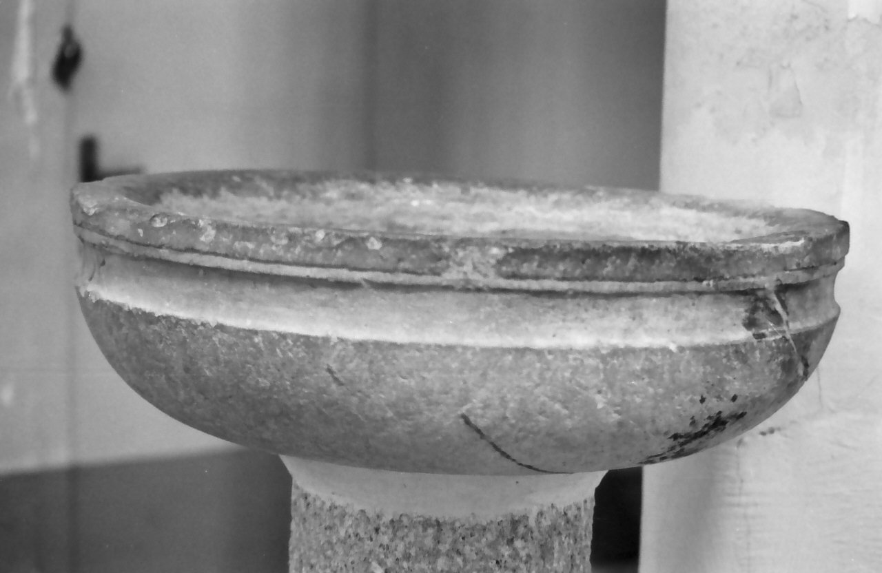 acquasantiera, opera isolata - bottega calabrese (sec. XVII)