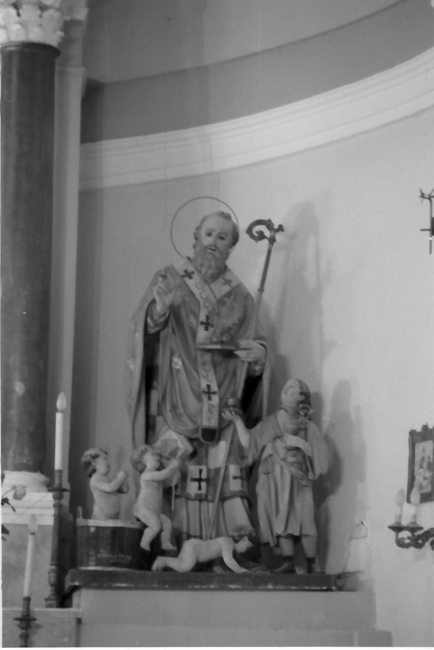 San Nicola di Bari resuscita i tre fanciulli (gruppo scultoreo) di Bruno Carmelo (sec. XX)