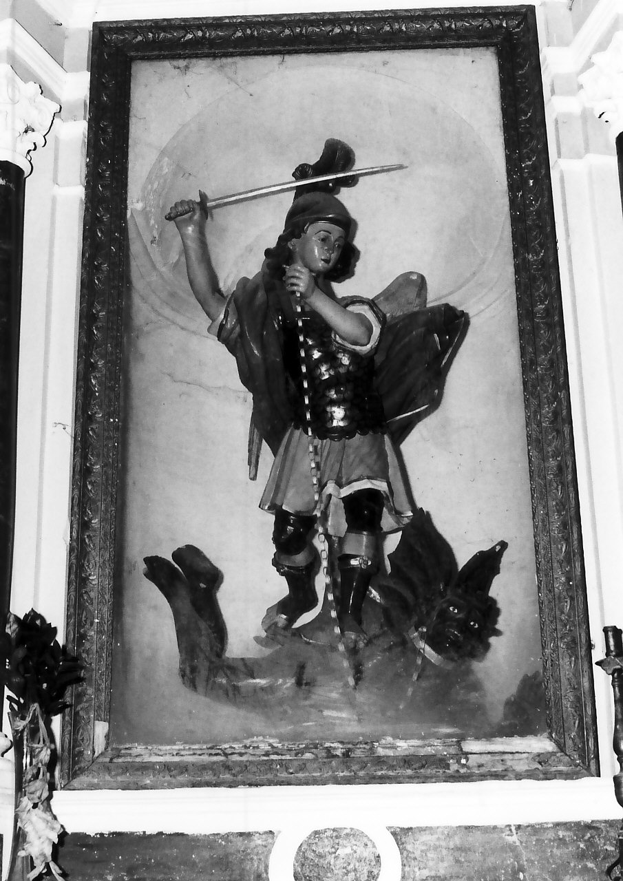 San Michele Arcangelo combatte Satana (statua, opera isolata) - bottega Italia meridionale (sec. XVIII)