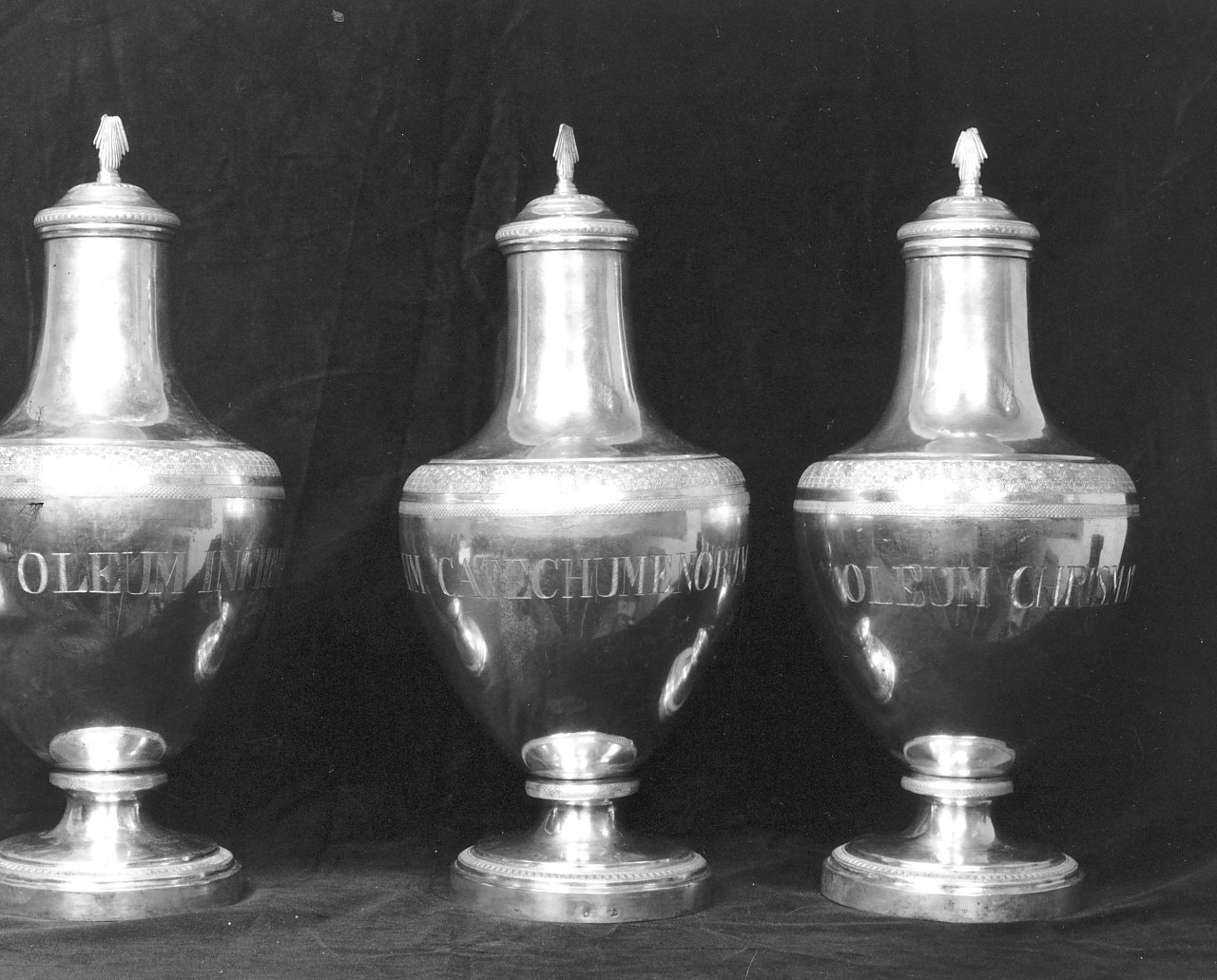 vasetti per oli santi, serie di Sisino Gabriele (sec. XIX)