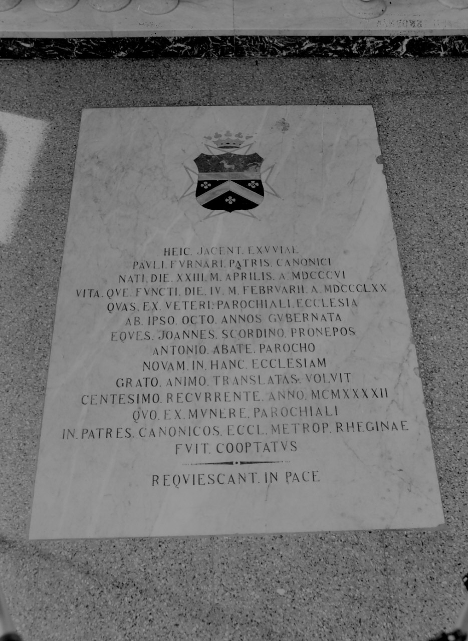 lapide tombale - bottega Italia meridionale (sec. XX)