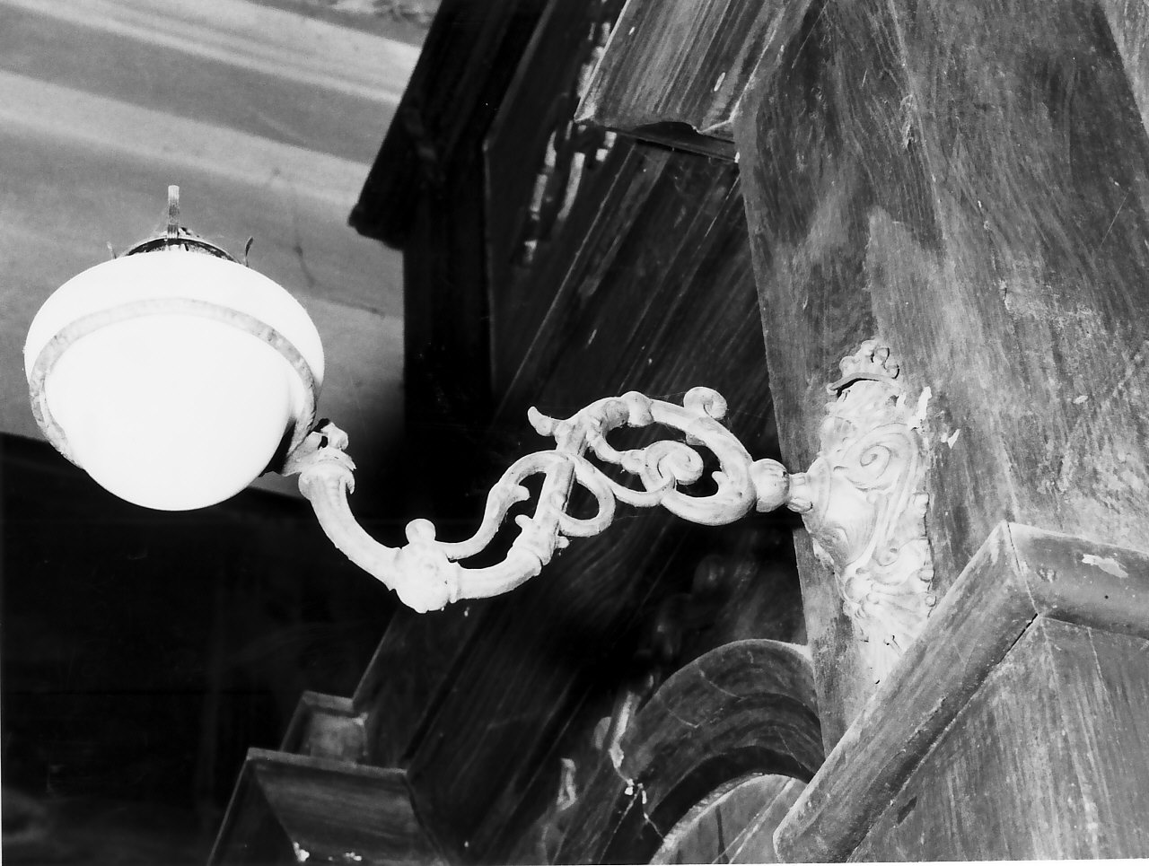 lampada - a muro, serie - bottega Italia meridionale (sec. XIX)