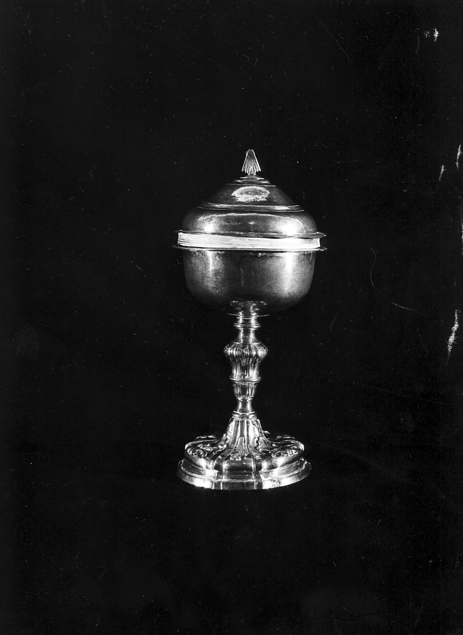 pisside, opera isolata - bottega Italia meridionale (fine/inizio secc. XVIII/ XIX)