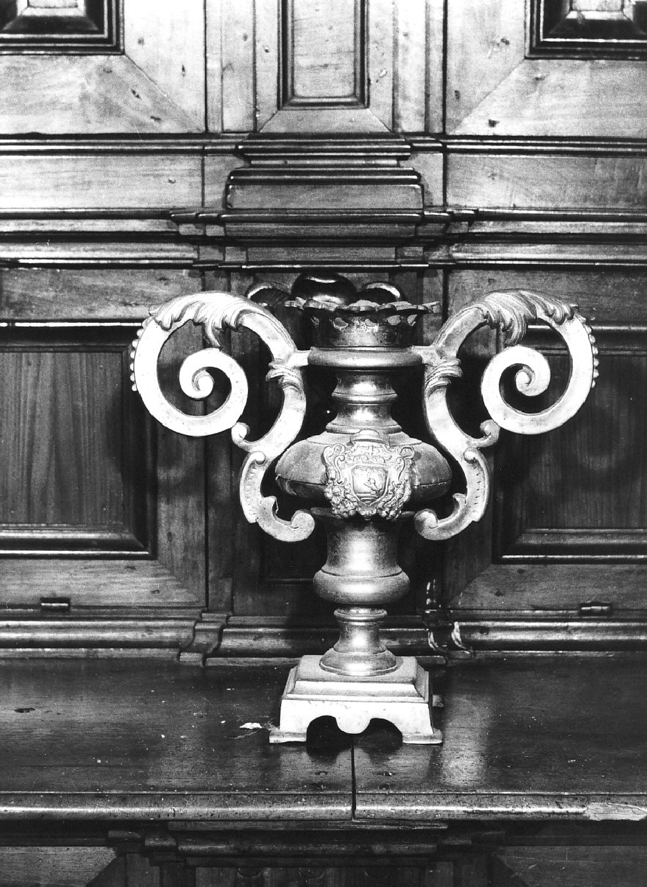 vaso d'altare, serie - bottega Italia meridionale (sec. XVIII)