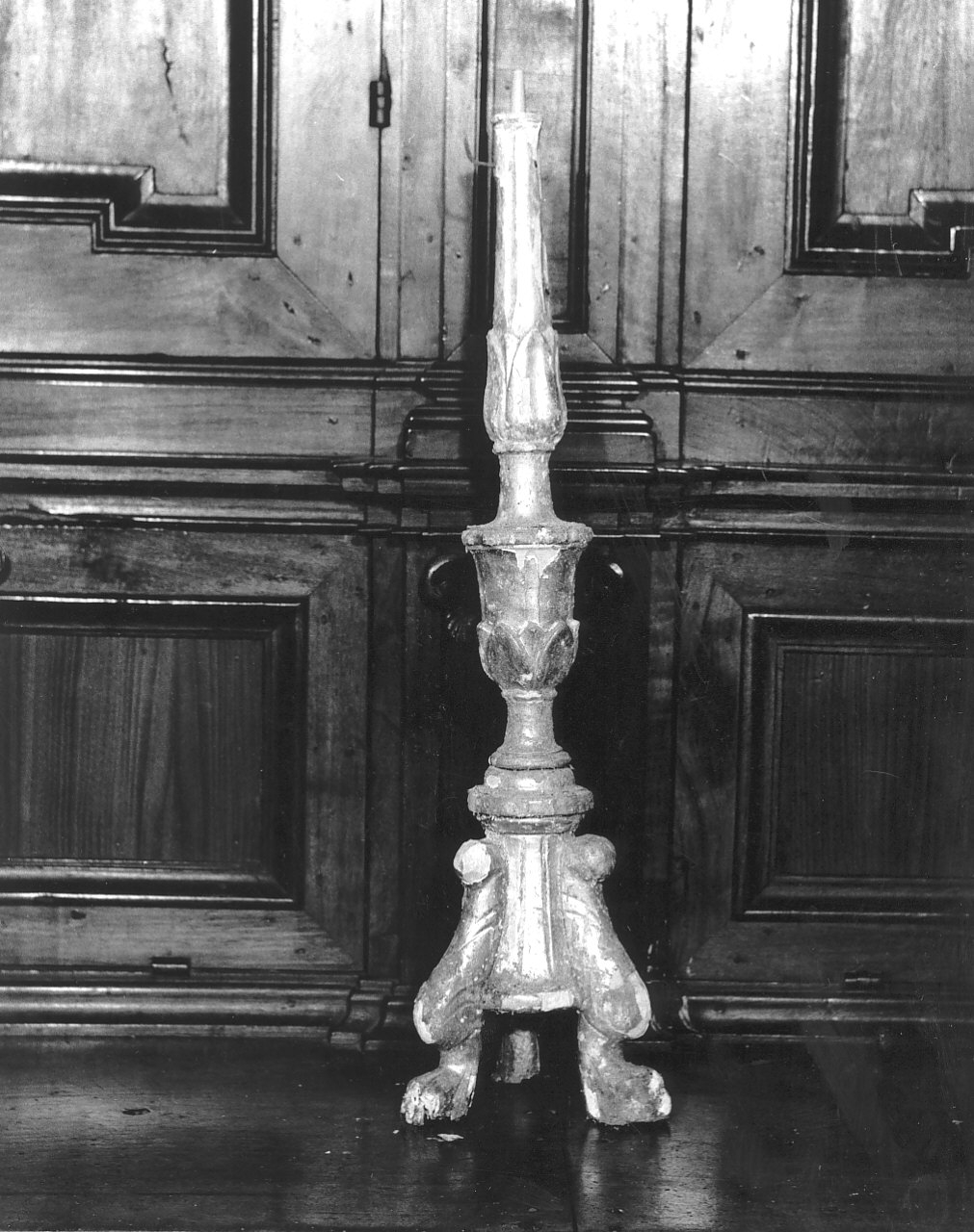 candelabro, serie - bottega calabrese (fine/inizio secc. XVIII/ XIX)