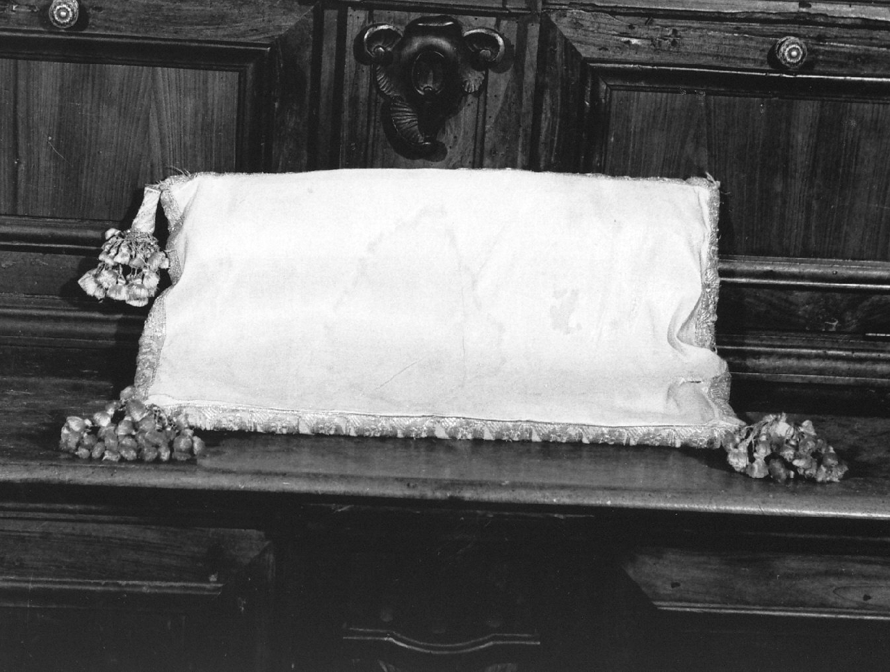 cuscino, opera isolata - manifattura Italia meridionale (sec. XIX)