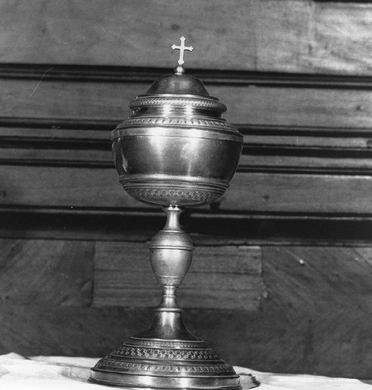 pisside, opera isolata - bottega Italia meridionale (fine sec. XIX)