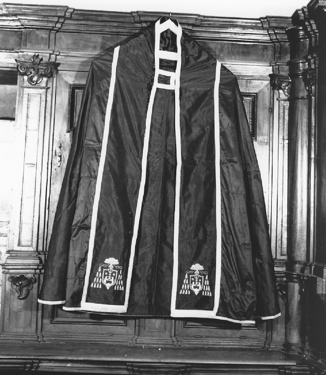 piviale, opera isolata - manifattura Italia meridionale (sec. XIX)