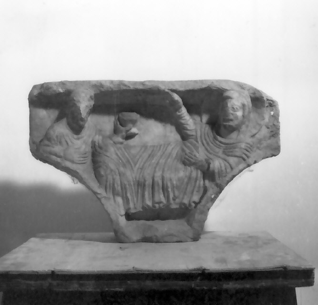 resurrezione di Lazzaro (pulvino, frammento) - bottega Italia meridionale (sec. XV)