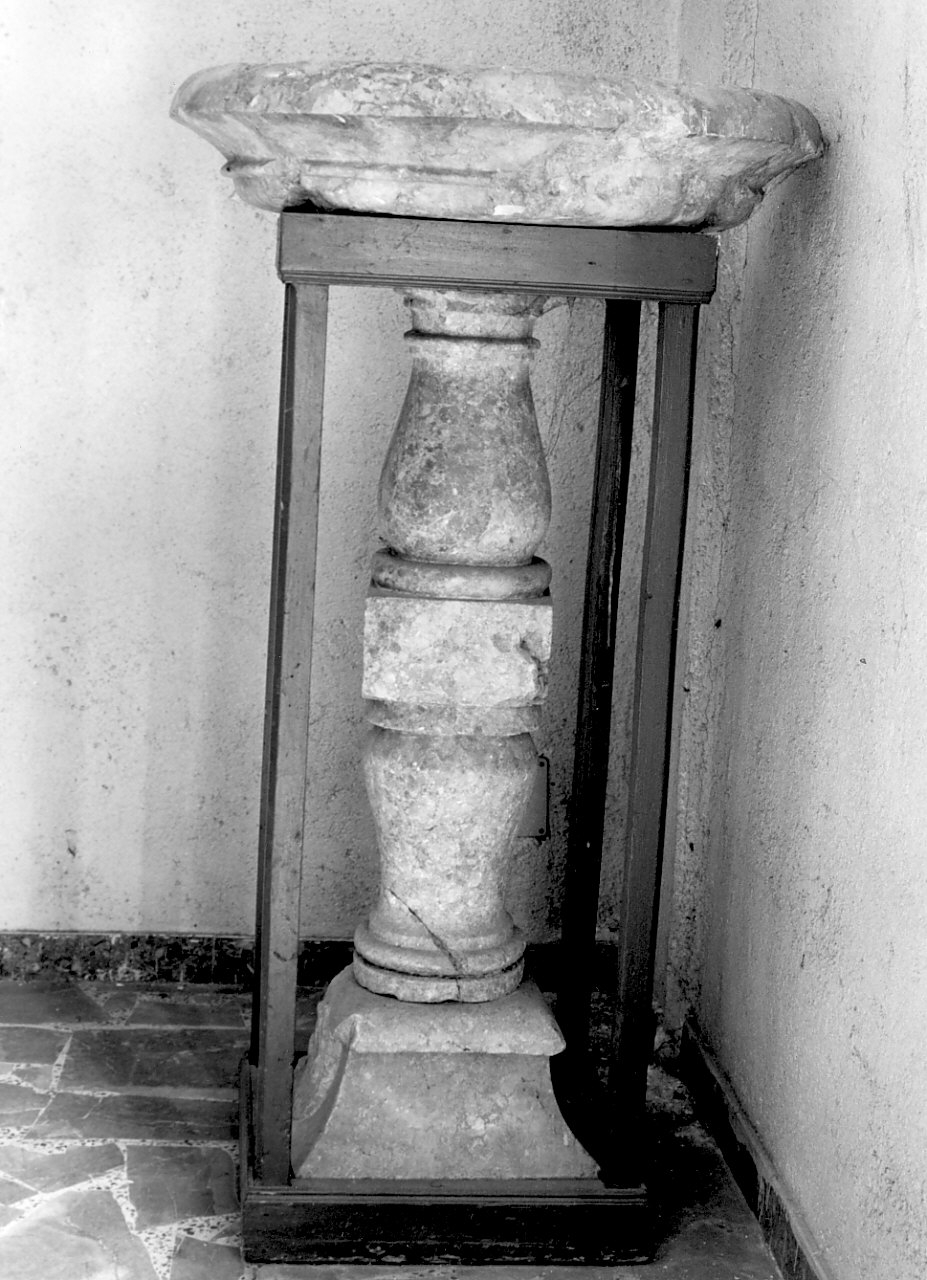 acquasantiera - a fusto, opera isolata - bottega Italia meridionale (sec. XVII)