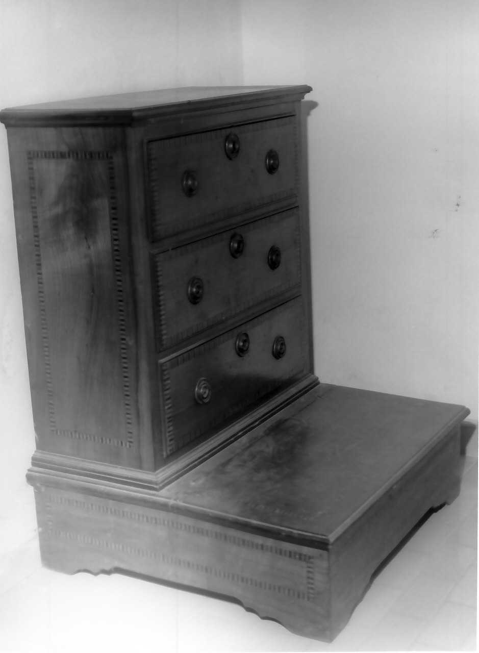 inginocchiatoio, opera isolata - bottega serrese (sec. XIX)