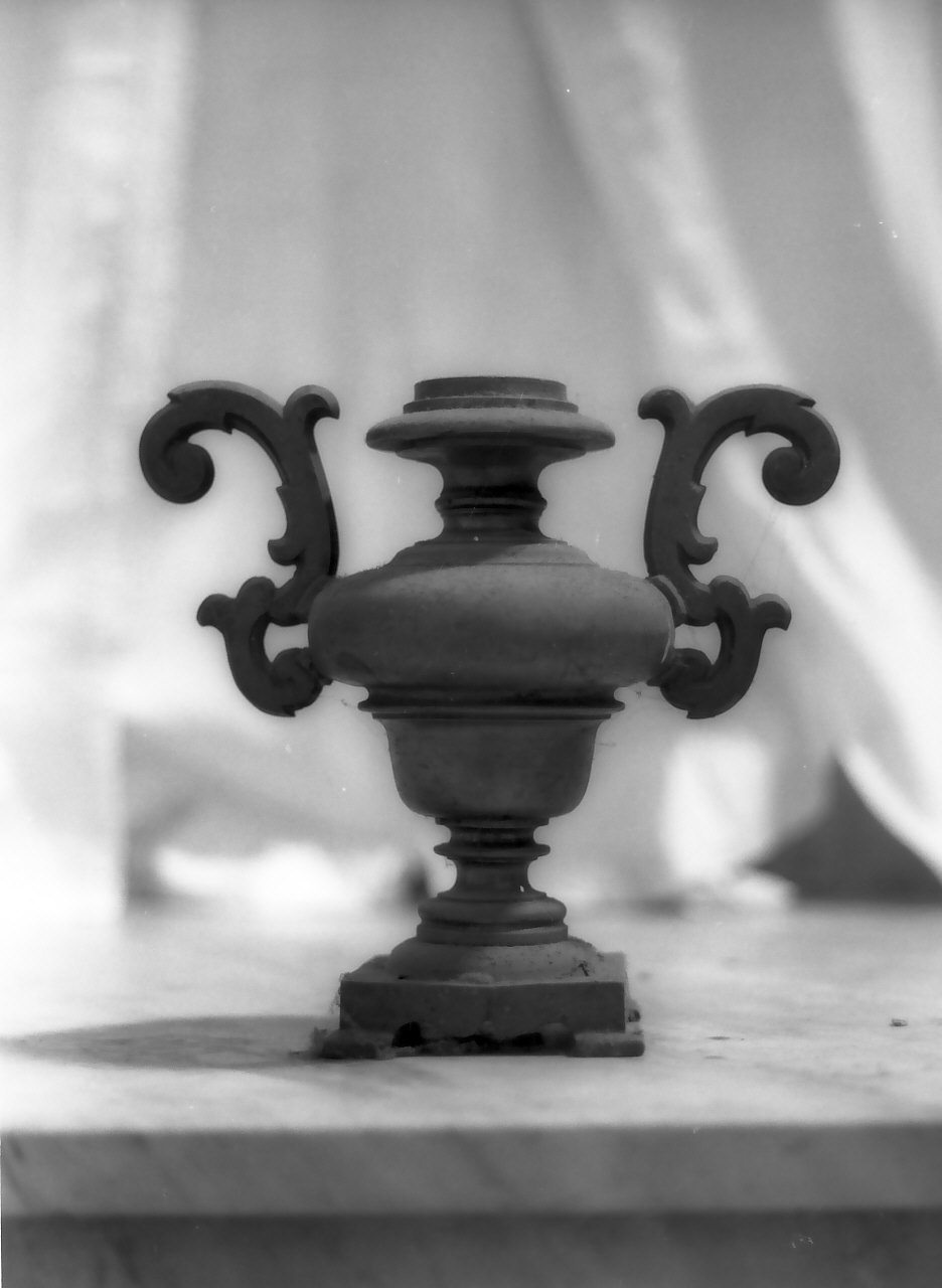 fioriera, opera isolata - bottega serrese (fine sec. XVIII)