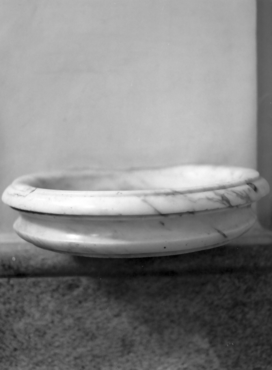 acquasantiera da parete, serie - bottega serrese (sec. XIX)