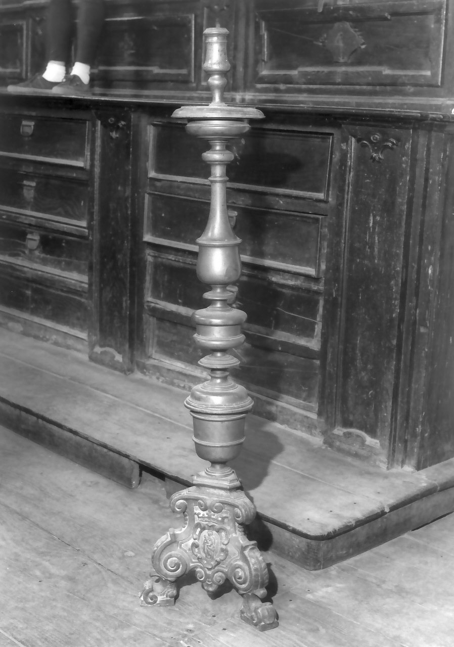 candelabro, opera isolata - bottega serrese (fine/inizio secc. XVIII/ XIX)