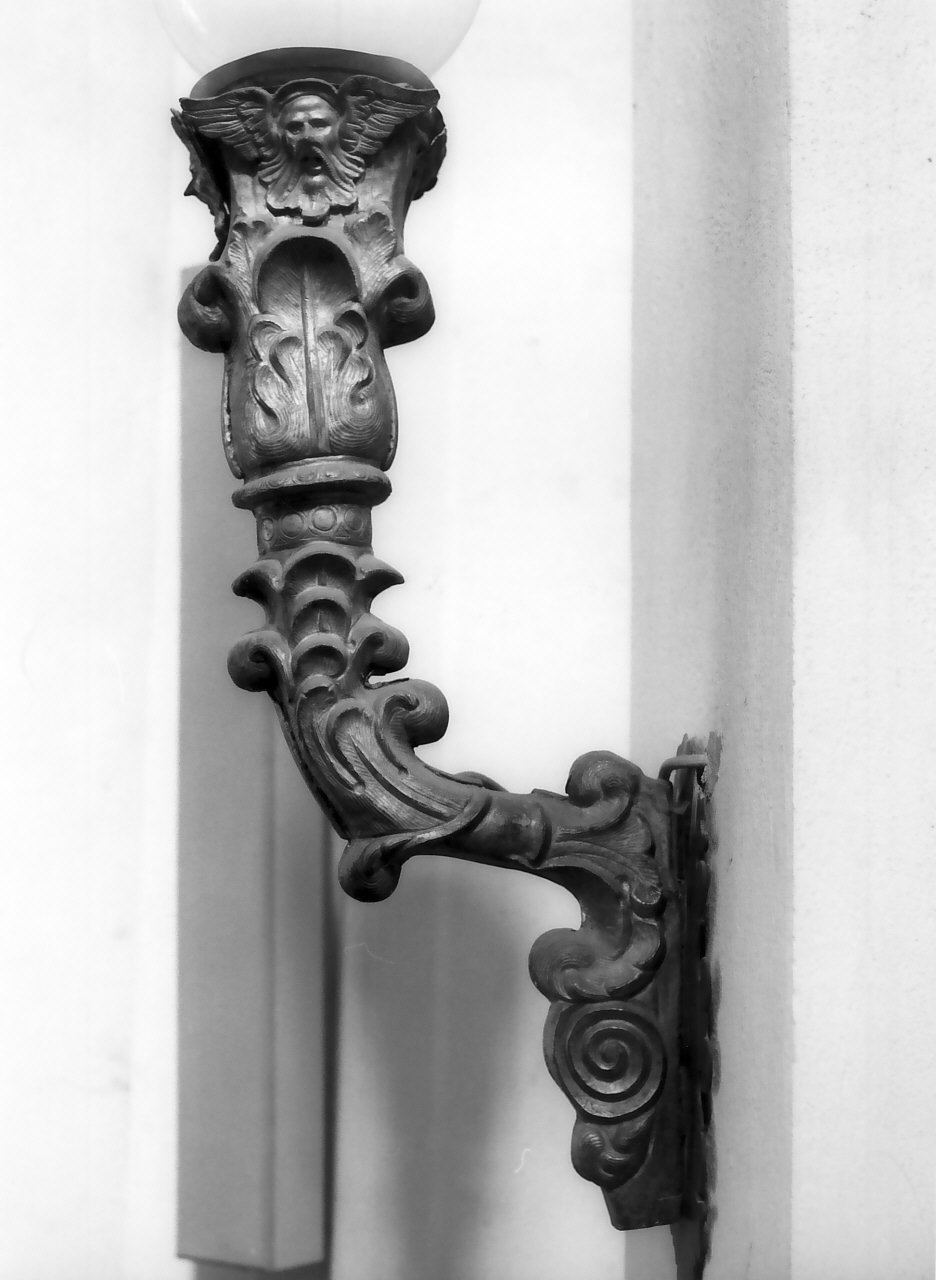 lampada - a muro, serie - bottega serrese (sec. XIX)