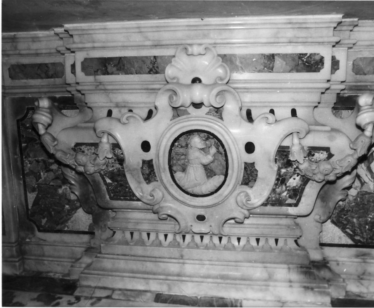 paliotto, elemento d'insieme - bottega Italia meridionale (sec. XVIII)