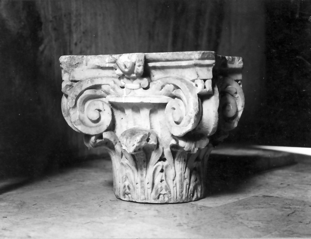 capitello, opera isolata - bottega Italia meridionale (sec. XVI)