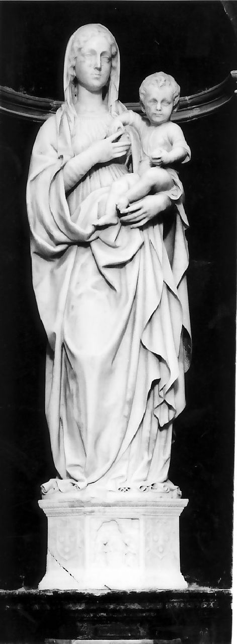 Madonna con Bambino (statua, opera isolata) di Gagini Antonello (sec. XVI)
