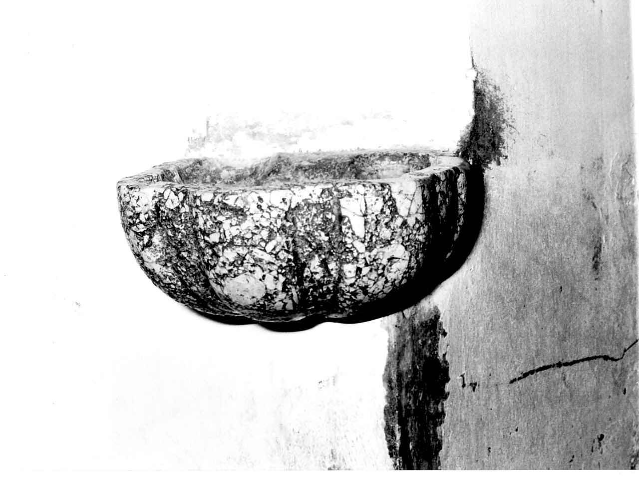 acquasantiera pensile, serie - bottega Italia meridionale (fine/inizio secc. XVIII/ XIX)