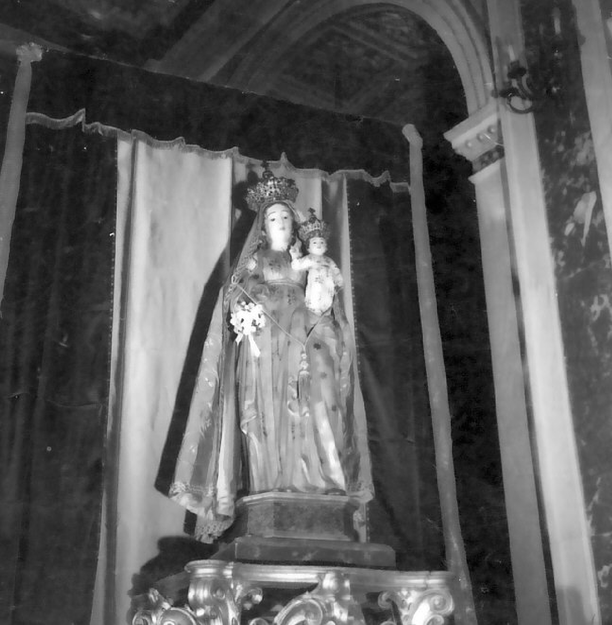 Madonna di Monserrato, Madonna con Bambino (statua) - bottega Italia meridionale (sec. XIX)