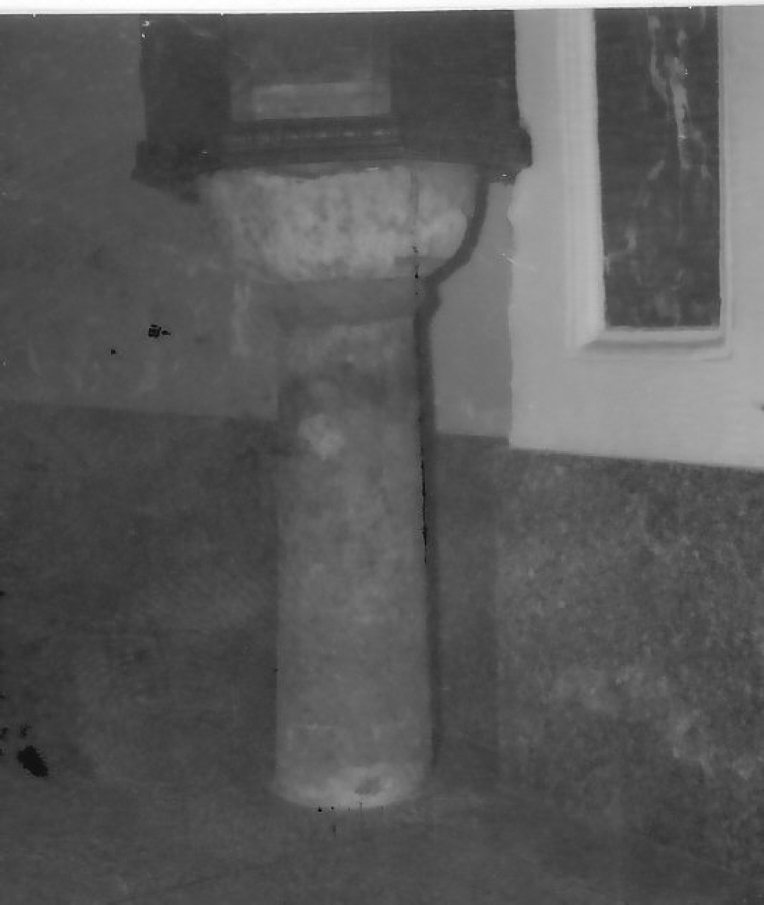 fonte battesimale, opera isolata - bottega calabrese (sec. XVIII, sec. XIX)