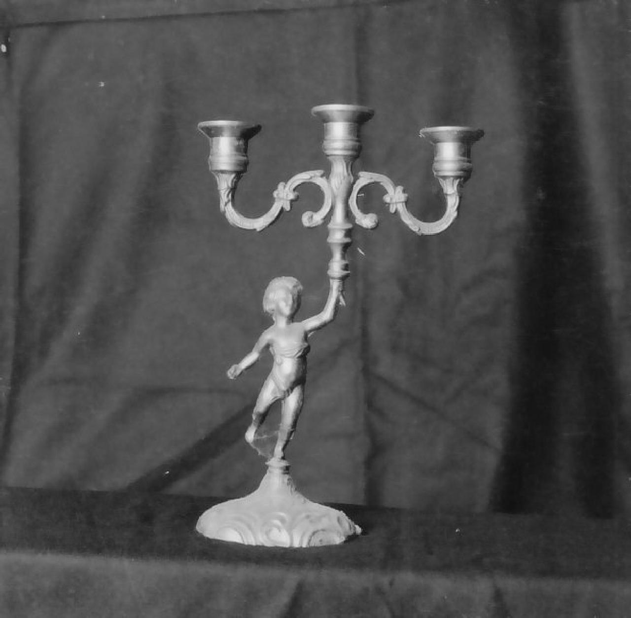 candelabro, serie - bottega Italia meridionale (inizio sec. XX)