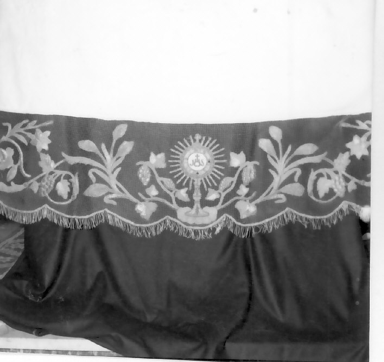 tovaglia d'altare, opera isolata - manifattura calabrese (sec. XIX, sec. XX)