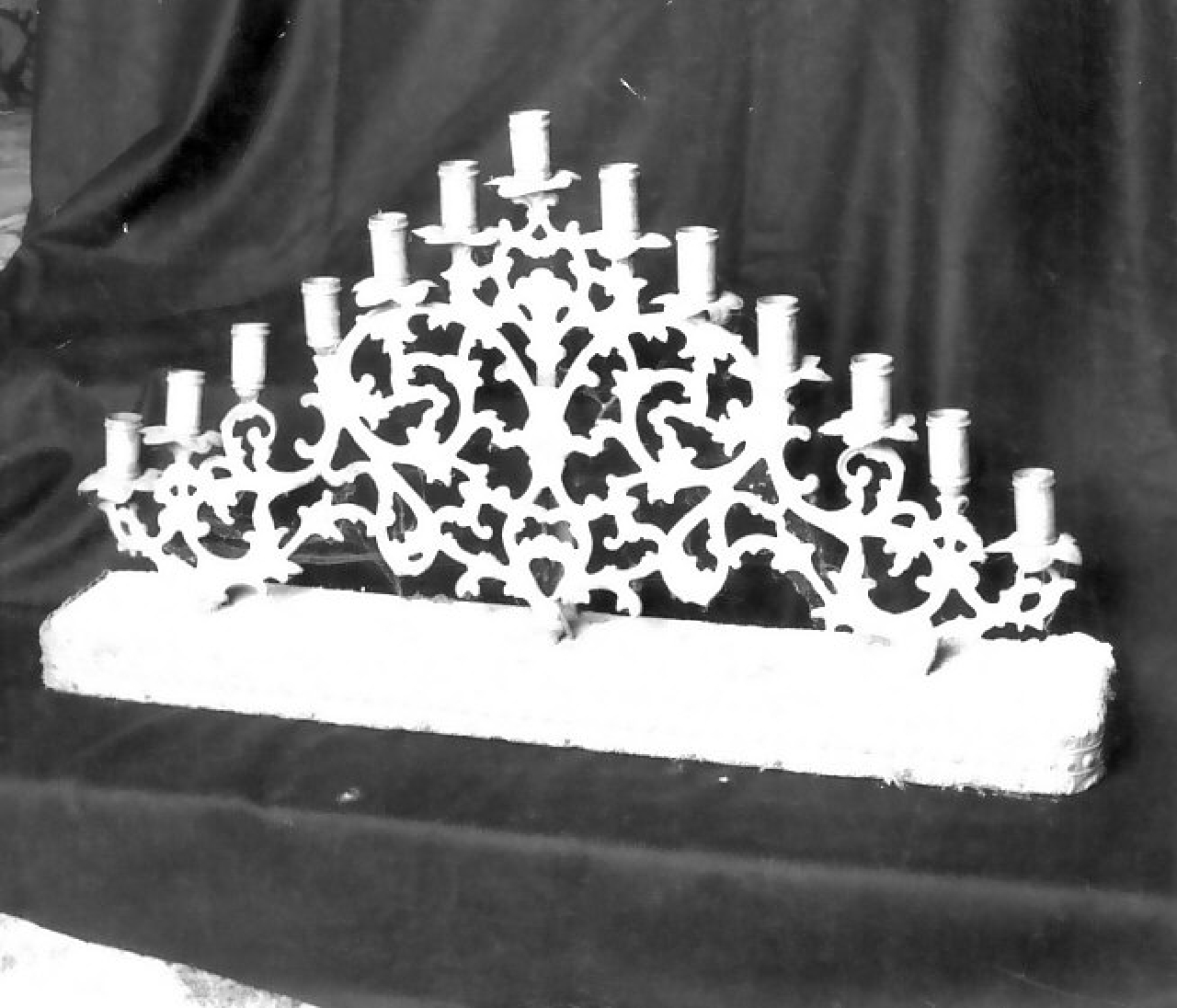 candelabro, opera isolata - bottega Italia meridionale (seconda metà sec. XIX)